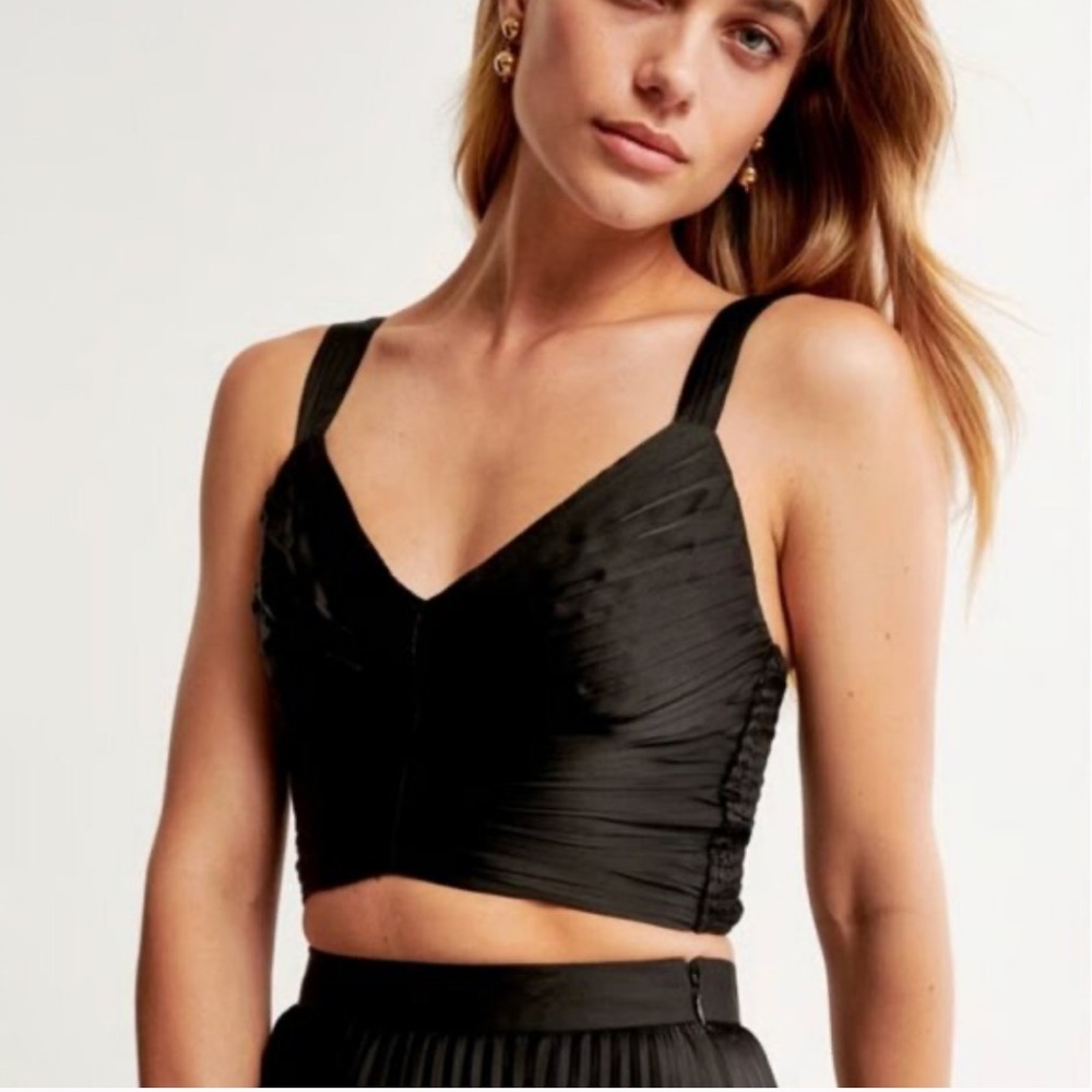 NWT Abercrombie & Fitch Black Satin Pleated Ruched Cropped Tank Top - Medium